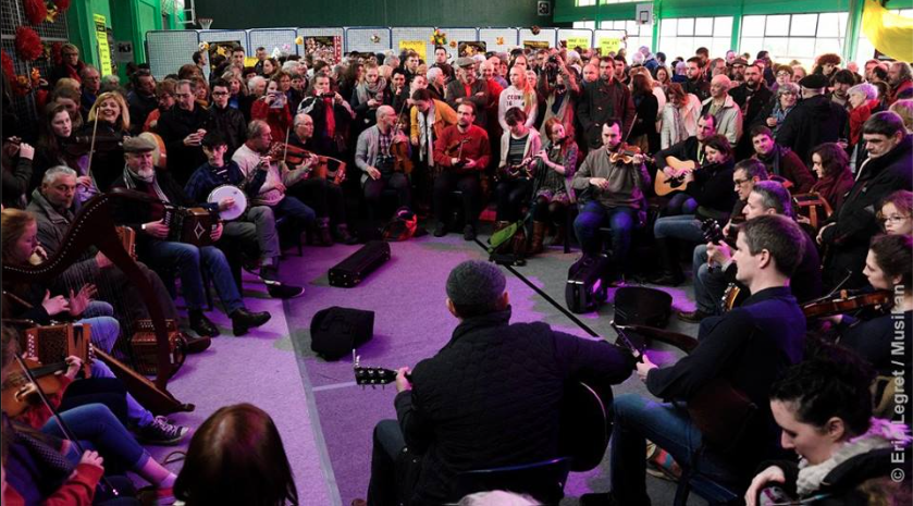 Session au Printemps de Châteauneuf (29) avec des élèves de l'école de musique de Carhaix et leurs correspondants irlandais de Carrickmacross, mars 2016